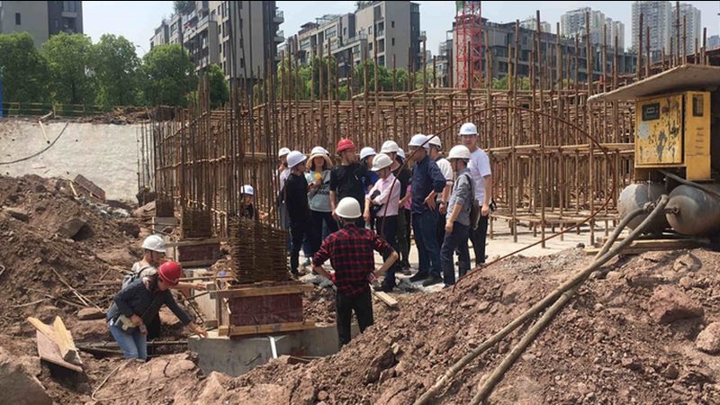 建筑总包安全教育培训：关键内容与实施策略**